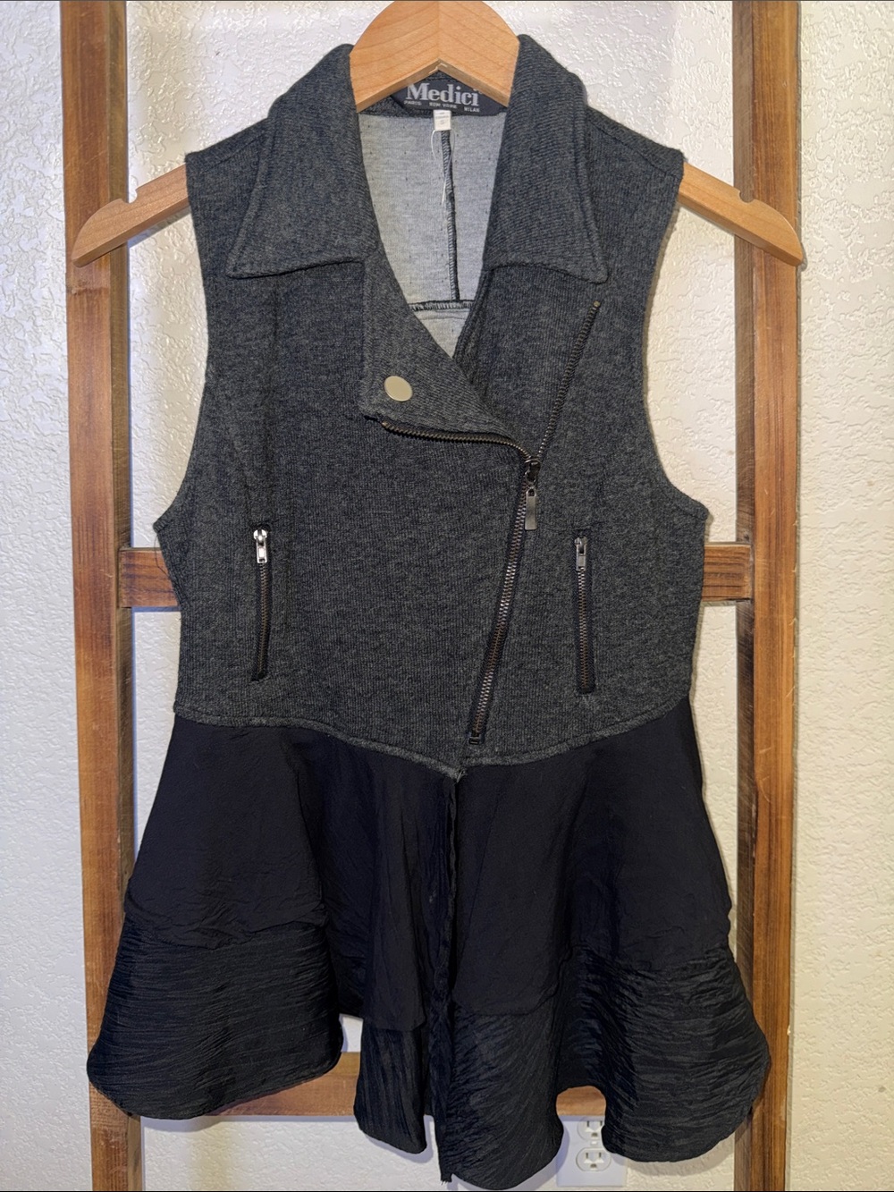 Medici Paris NY Milan Flowy Heather Gray Knit Vest with Black Trim - S